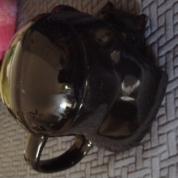 Darth Vader Lidded Coffee Mug - Picture 2 of 6